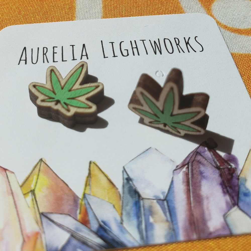 Laser cut cannabis leaf stud earrings - Picture 7 of 8